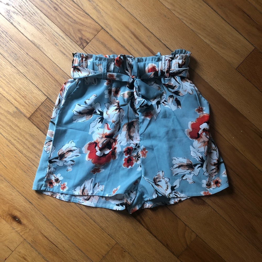 Floral tie shorts